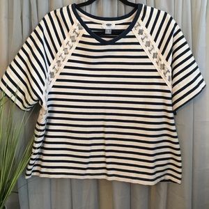Old Navy Cropped T- shirt